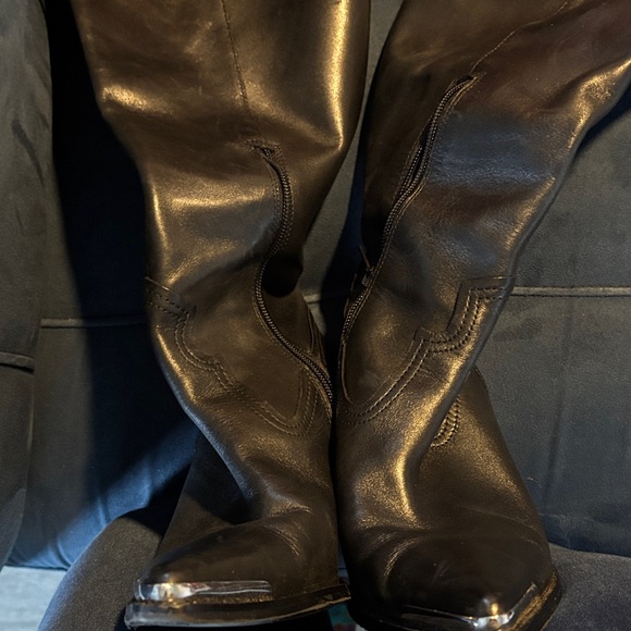 Gianni Bini Black Heeled Leather Boots - Picture 3 of 6